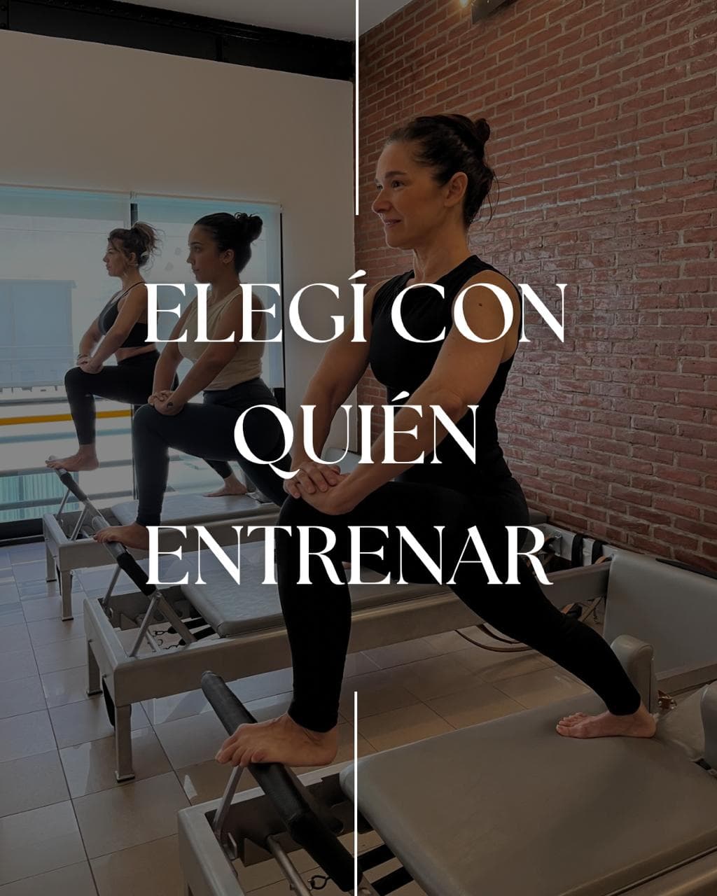 Instructora guiando una clase